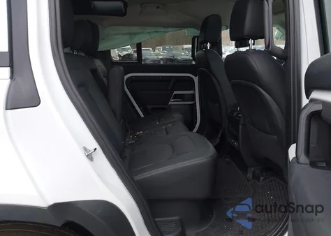 2024 Land Rover Defender 110 P300 z USA, uszkodzony, nr VIN SALEJ7EX2R2255731